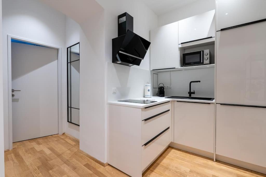 Pristine 1br Suite, Quick To By Hm Vienna
