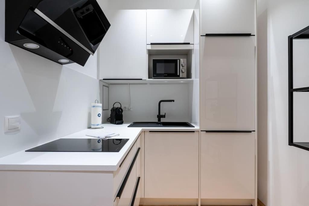 Pristine 1br Suite, Quick To By Hm *